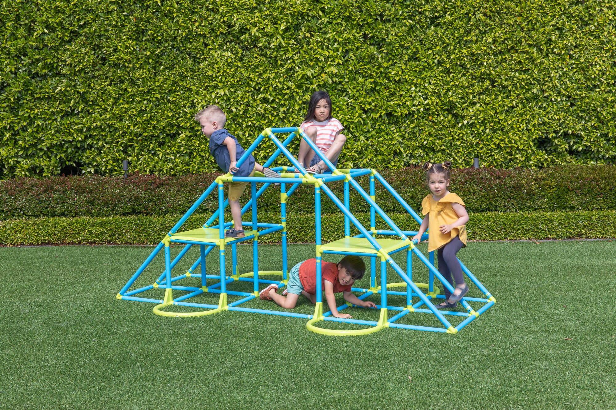 Eezy Peezy MEGA Pyramid Monkey Bar Climber