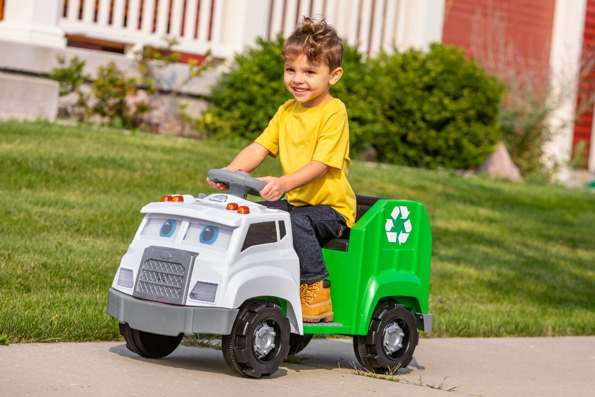 Real Rigs Recycling Truck | Interactive Ride On for Kids - Kid Trax ...