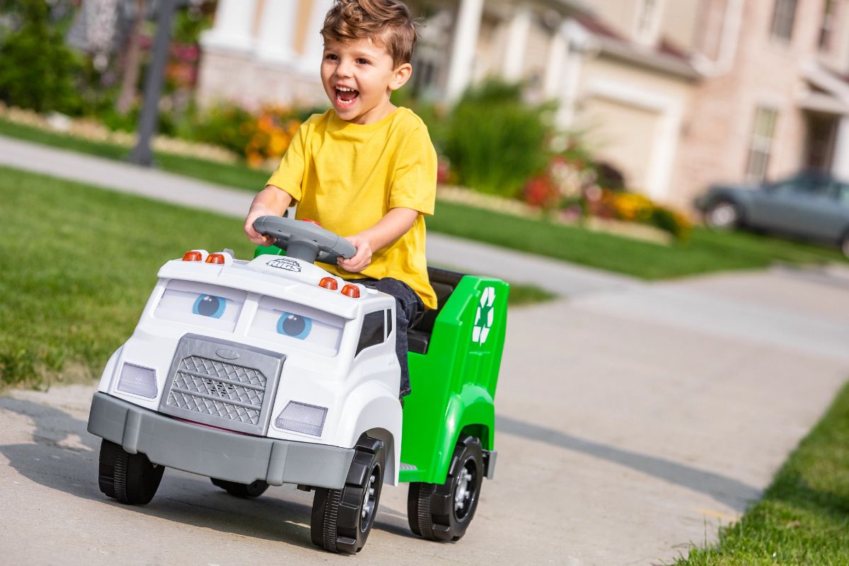 Real Rigs Recycling Truck | Interactive Ride On for Kids - Kid Trax ...