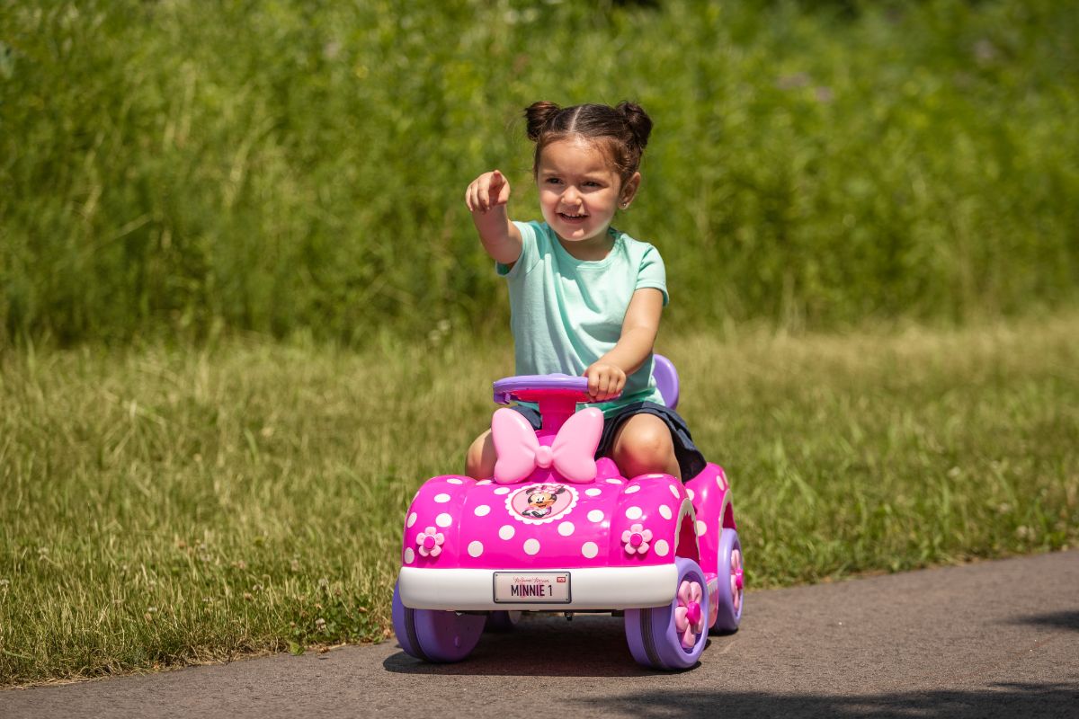 Minnie Driving Minnie Mouse Car | Ride-On Cars for Kids - Kid Trax – Flybar