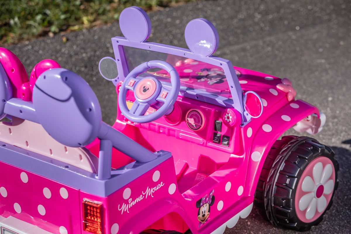 Disney's Minnie Mouse 4x4 Ride On | Kids 3-5 Years - Kid Trax Toys – Flybar