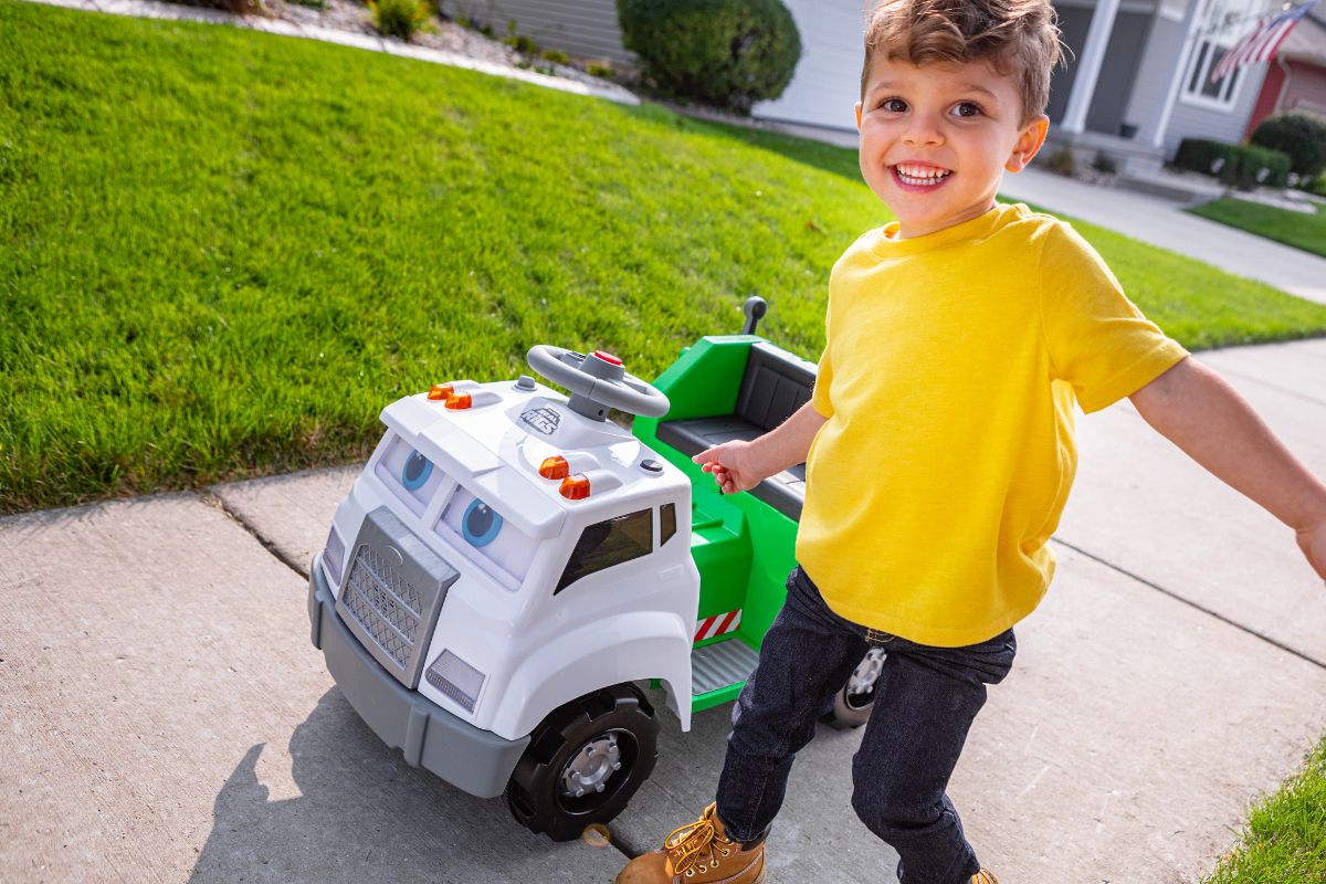 Real Rigs Recycling Truck | Interactive Ride On for Kids - Kid Trax ...