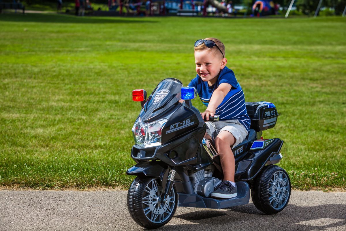 Kid Trax Police Motorcycle Ride on Toy – Flybar