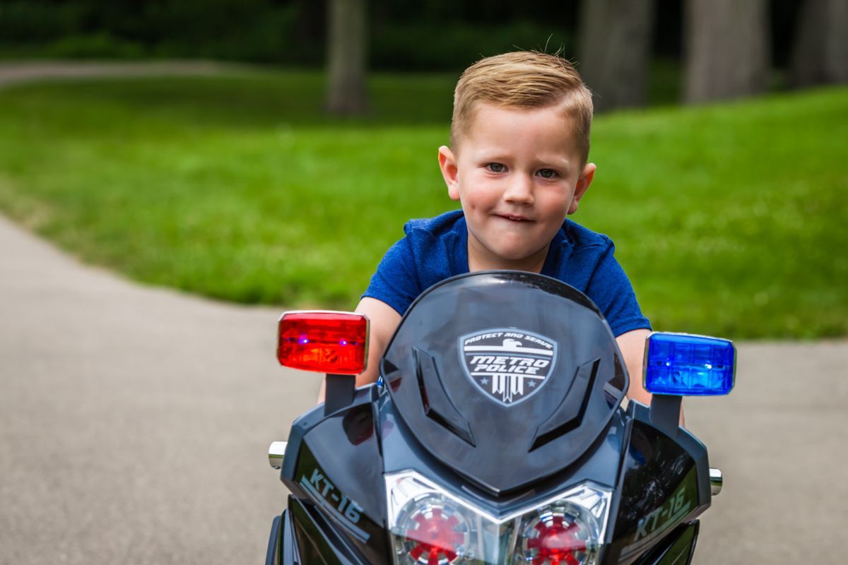 Kid Trax Police Motorcycle Ride on Toy – Flybar