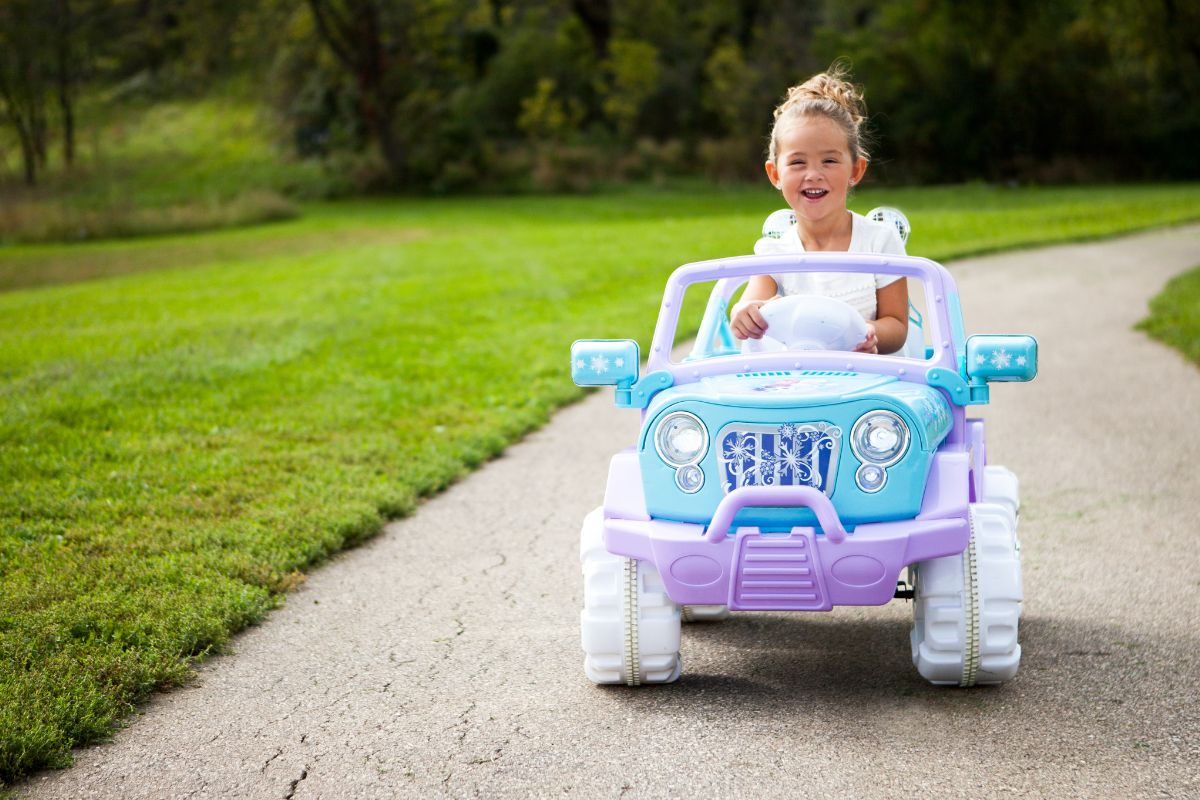 Kid Trax Disney Frozen Ride on Toy Flybar