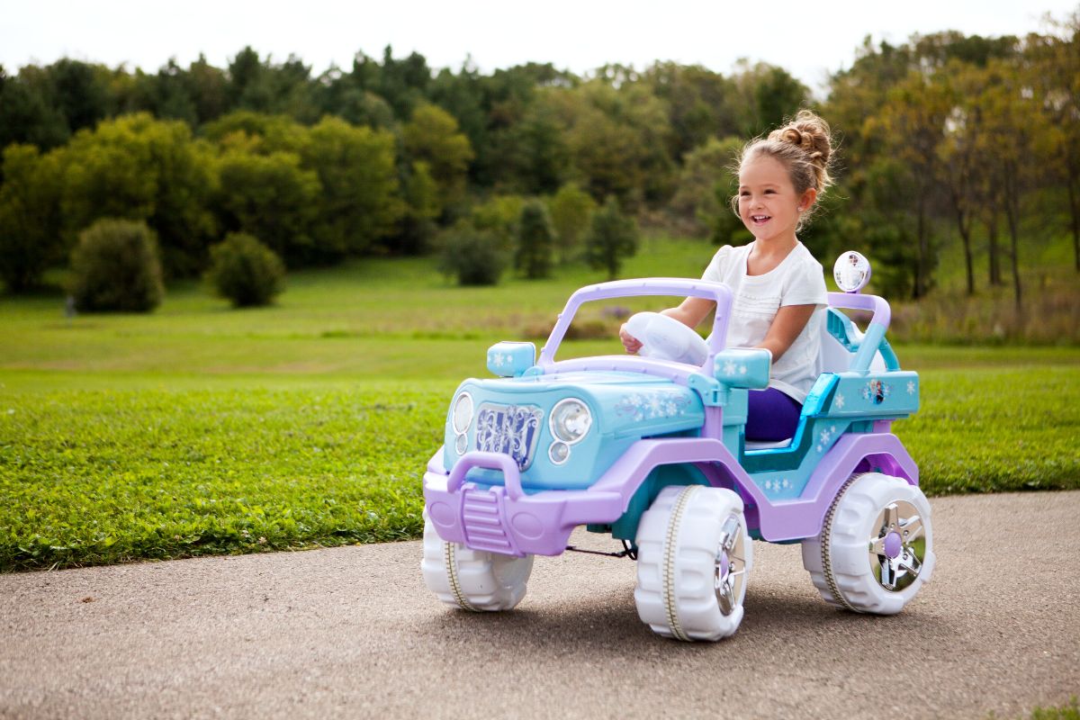 Kid Trax Disney Frozen Ride on Toy – Flybar - Main Image