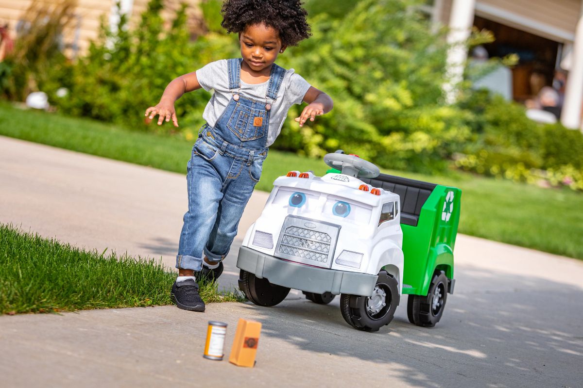 Real Rigs Recycling Truck | Interactive Ride On for Kids - Kid Trax ...
